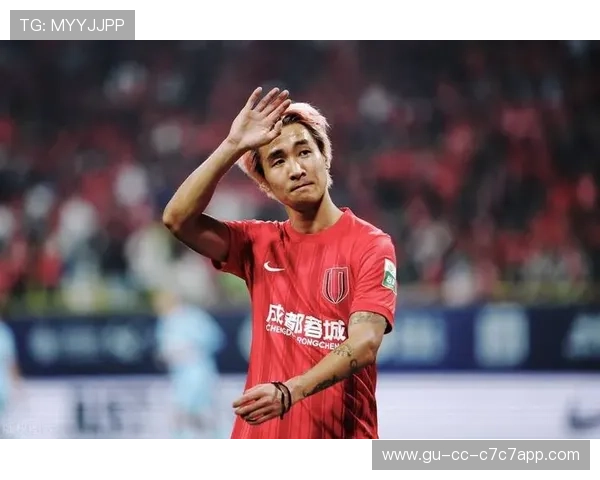 足球历史上球性最出色的球员是谁他在场上场下的表现如何