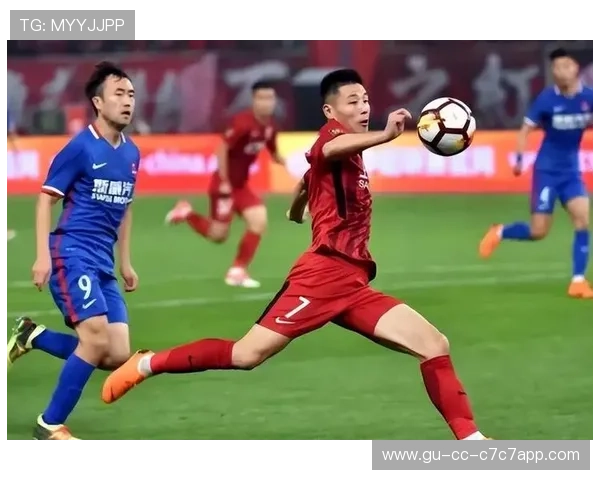 足球场上有多少球星在拼搏竞技他们的表现如何展现出无限魅力